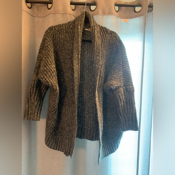 Love stitch sweater/ cardigan size large grey - Picture 2 of 4